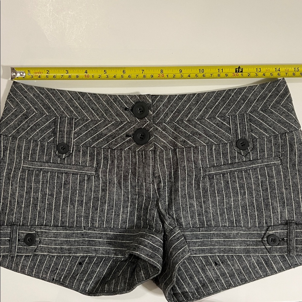 G by Guess Gray pinstriped shorts women’s size 25/0 linen and cotton blend - Picture 9 of 14